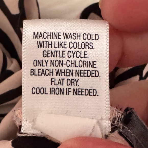 Dana Buchman Black and Pink Long Sleeve Tie Front‎ Blouse - Picture 8 of 9